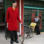 The-tallest-woman-in-Asia-Chinese-Yao-Defen-L-stands-at-the-entrance-of-her-home-in-Shu-Cha-in-ea